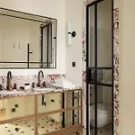 Luxurious Saint Honore By Onefinestay