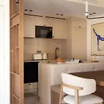 Апартаменты Luxurious Saint Honore By Onefinestay
