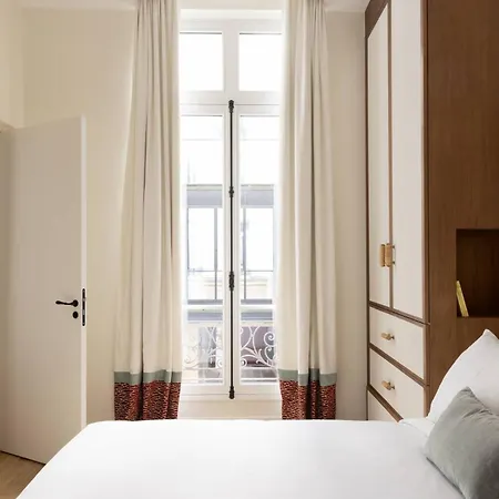 Luxurious Saint Honore By Onefinestay