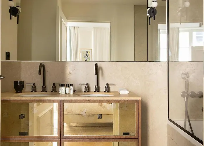 Luxurious Saint Honore By Onefinestay